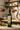 metti semplicemente la bottiglia del nostro olio (trovi l'immagine nella scheda prodotto Olio Extravergine di Oliva Blend in Bottiglia 500ml) in cucina, mentre una donna prepara la pizza
